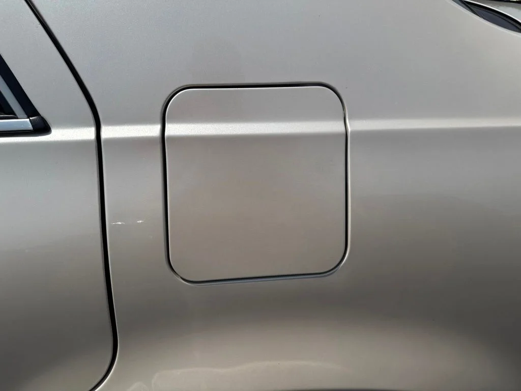 Used 2011 White Cadillac Platinum image 18