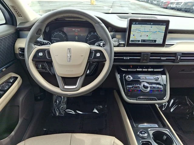 Used 2022 Blue Metallic Lincoln Standard image 11