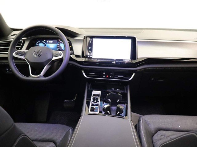 New 2026 Deep Black Pearl Volkswagen 2.0T SE W/TECHNOLOGY image 7