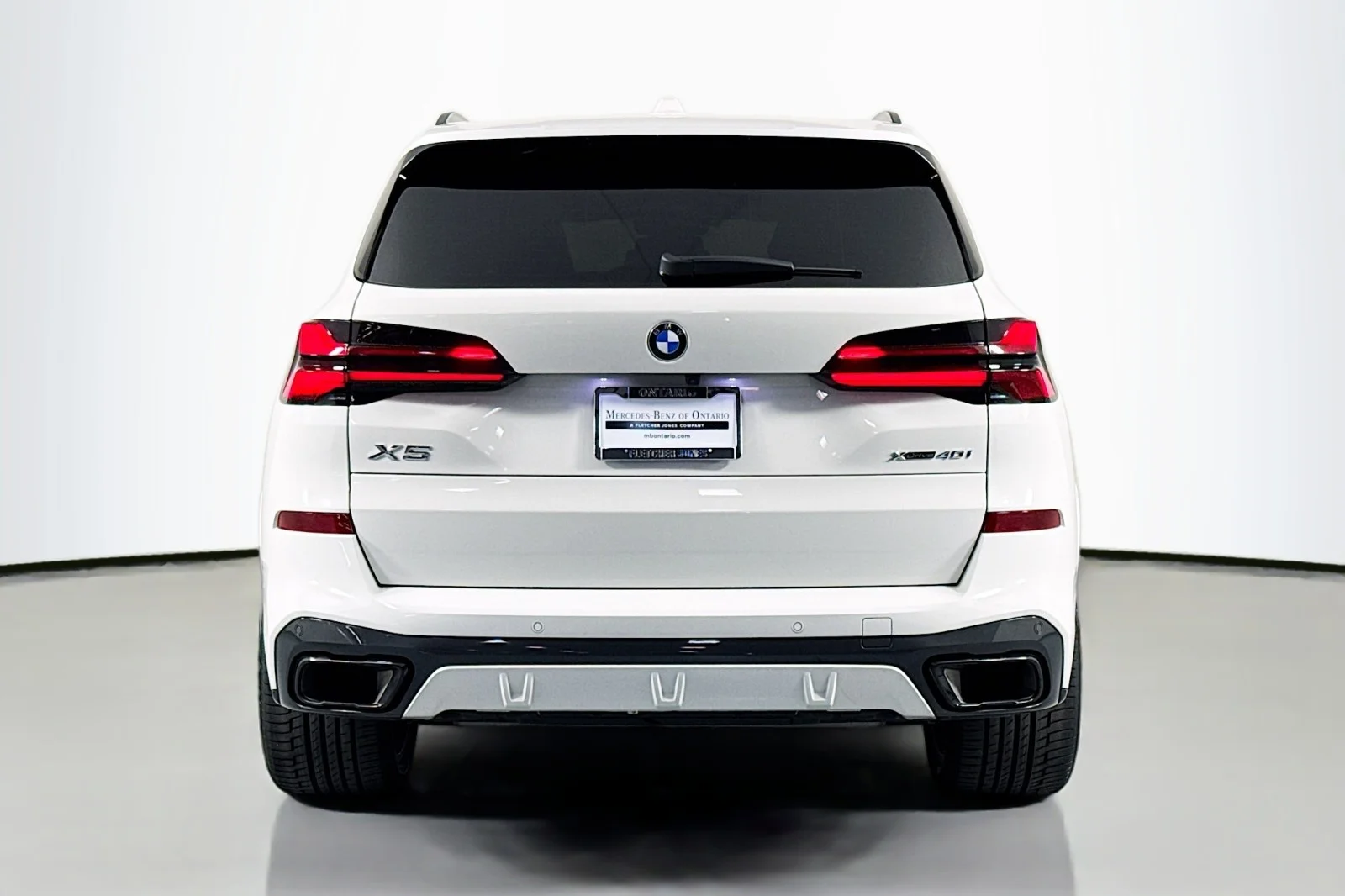 Used 2024 Alpine White BMW xDrive40i image 3
