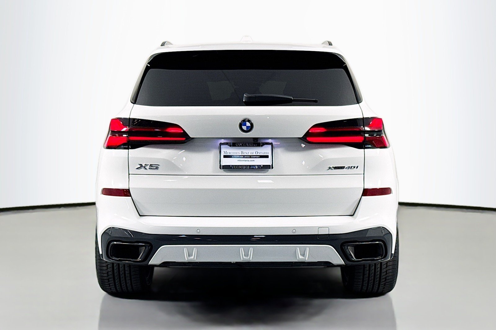 Used 2024 Alpine White BMW xDrive40i image 3
