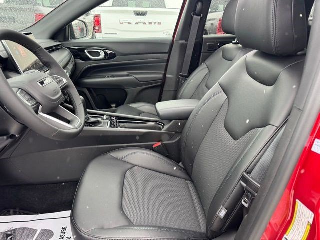 New 2026 Red Hot Pearlcoat Jeep Latitude Altitude image 8