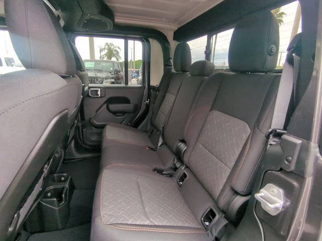 New 2026 Granite Crystal Metallic Clear-Coat Exterior Paint Jeep Mojave image 15