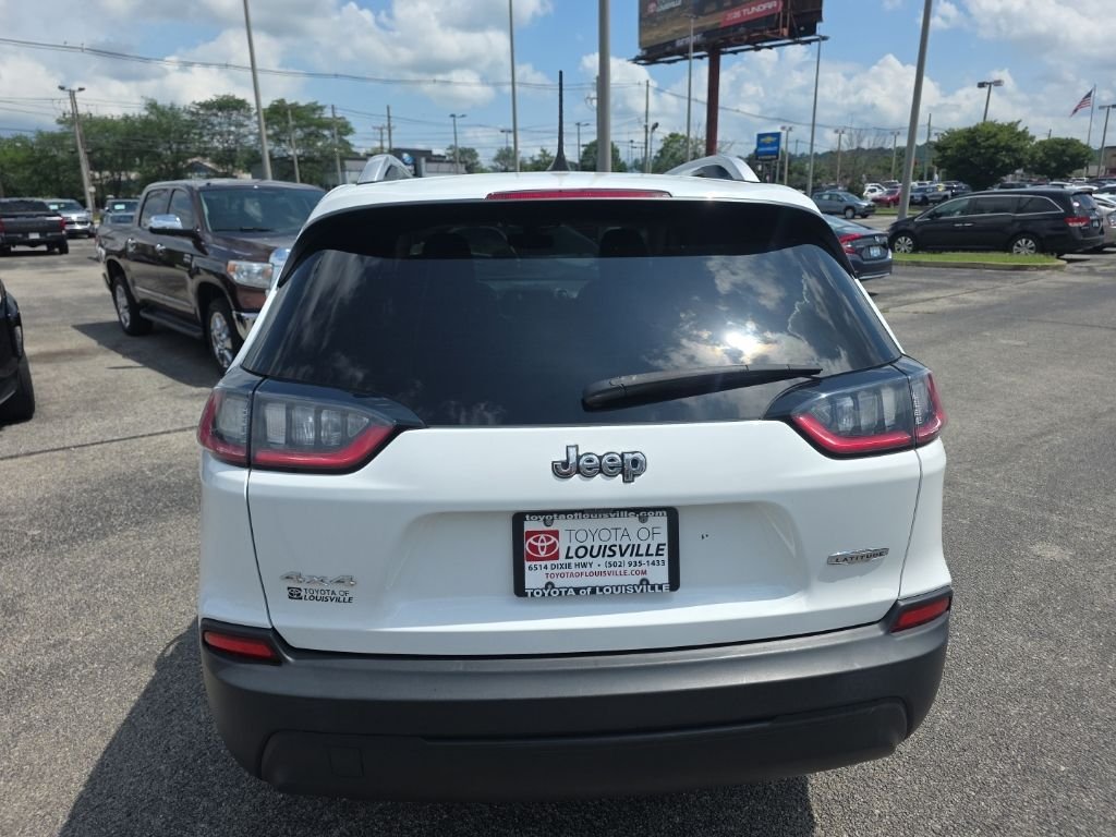 Used 2021 White Jeep Latitude image 5