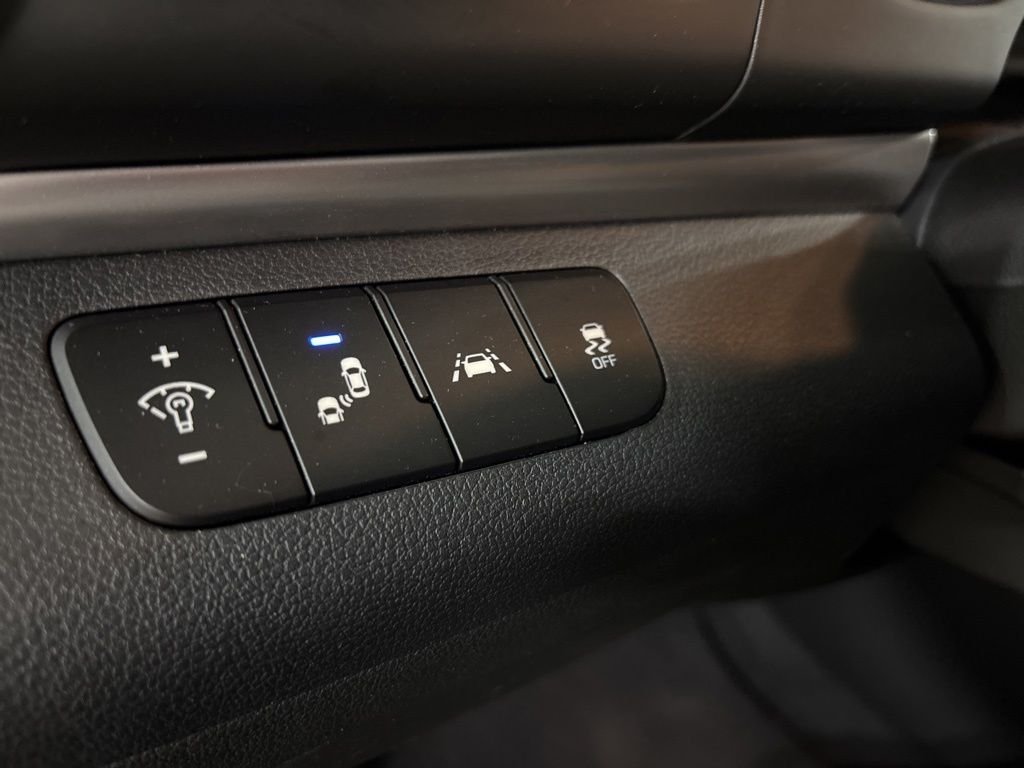 Used 2019 Black Hyundai Limited image 13