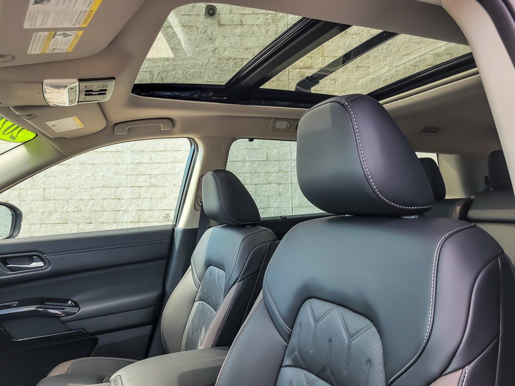 New 2026 Everest White Pearl Tricoat Nissan Platinum image 9