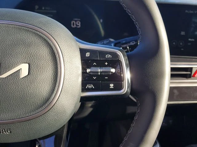 New 2025 Glacial White Pearl Kia S image 12