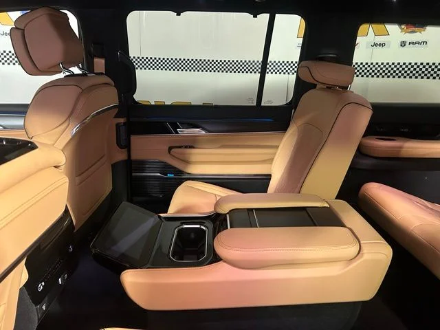 New 2026 Fathom Blue Pearl-Coat Exterior Paint (Late Availability) Jeep Grand Wagoneer image 43