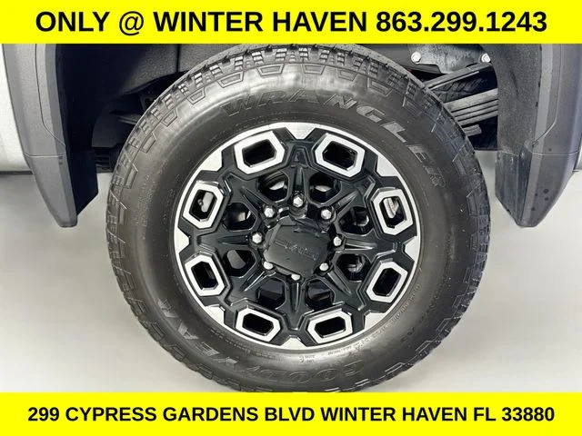 Used 2025 Silver GMC Denali Ultimate image 31
