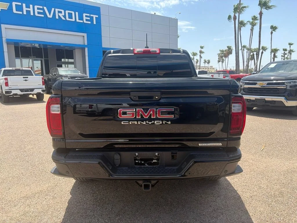 Used 2025 Onyx Black GMC Elevation image 6