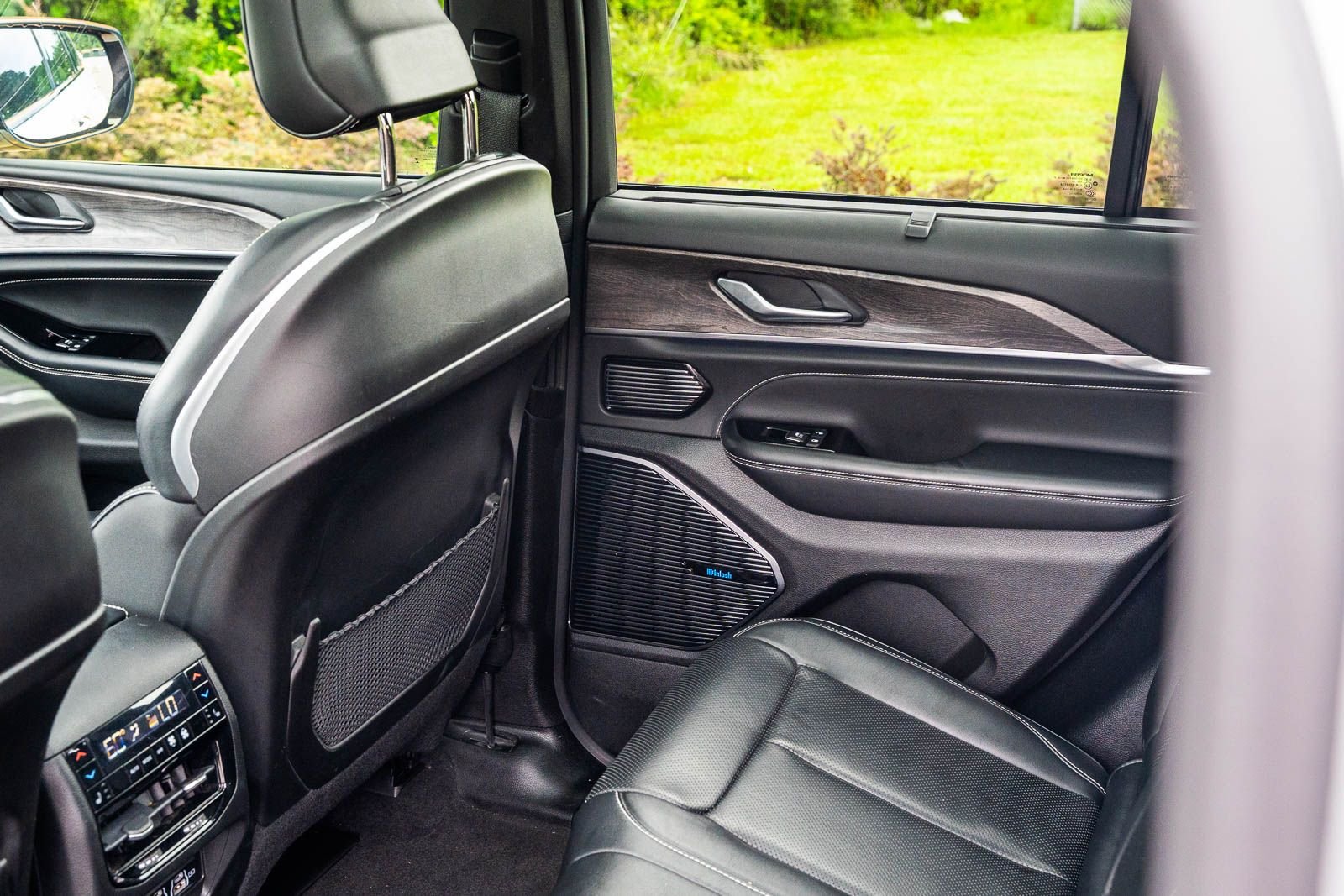 Used 2022 White Jeep Overland image 22