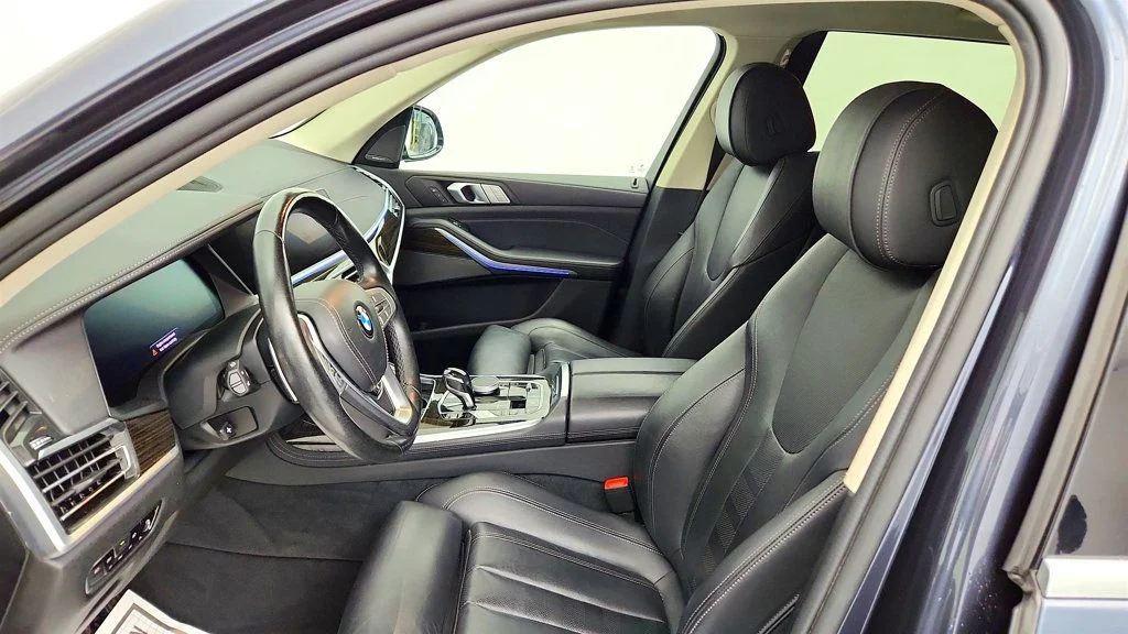 Used 2021 Arctic Grey Metallic BMW xDrive40i SAV w/ Premium, Parking Assistance & Cold Weather Pkgs image 21