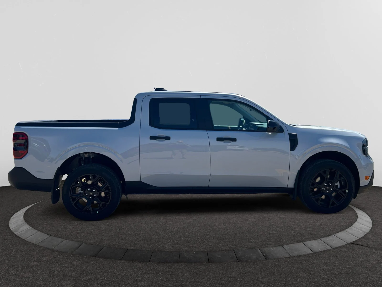 New 2026 Space White Metallic Ford XLT image 6