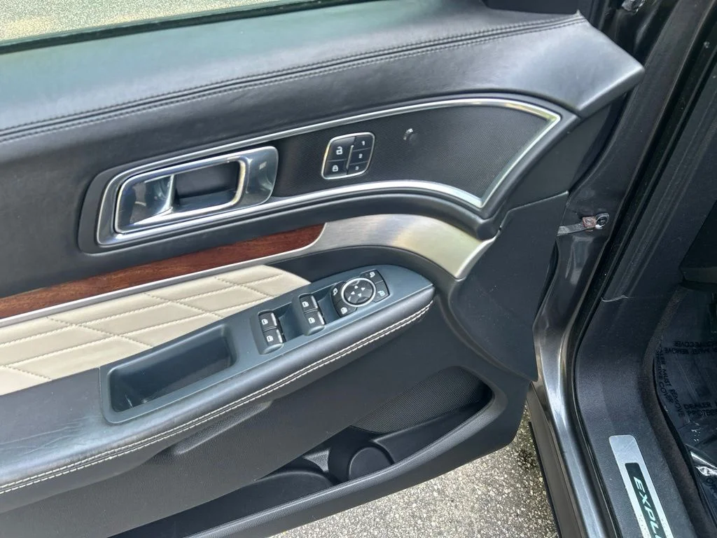 Used 2016 Gray Ford Platinum image 16