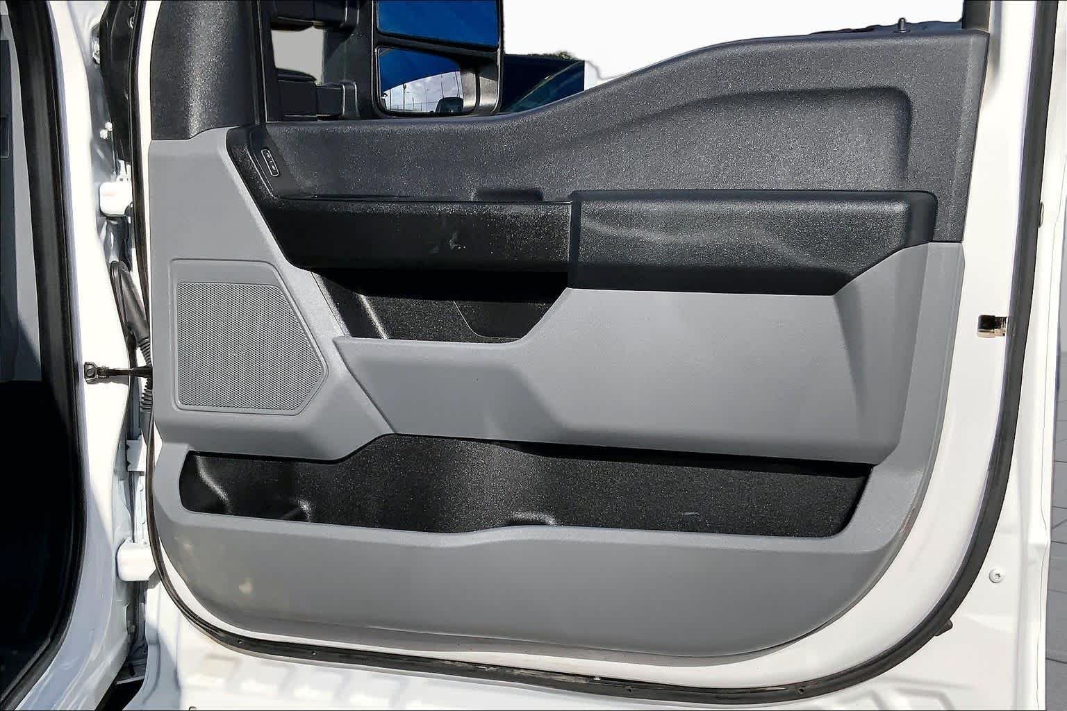 Used 2024 Oxford White Ford XL image 23