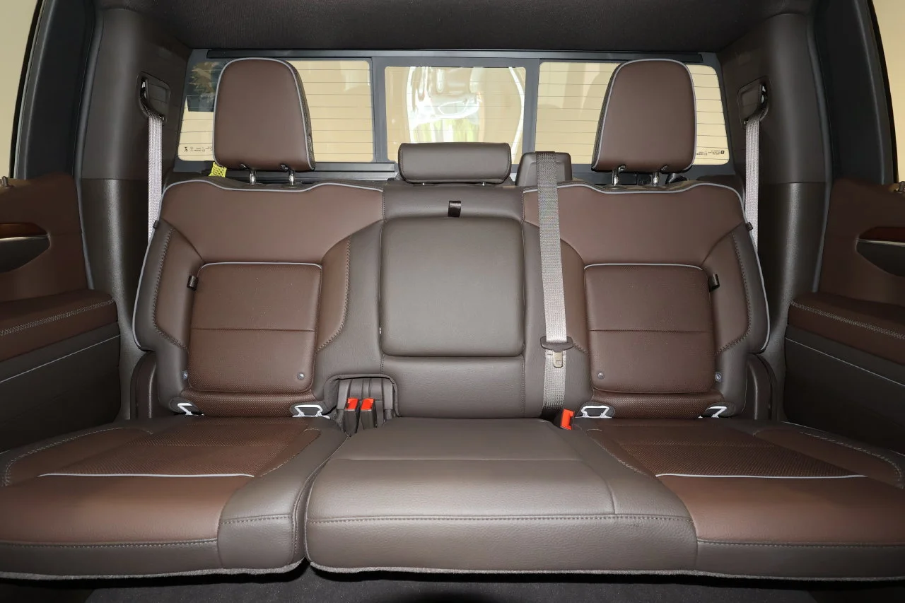 Used 2025 White Frost Tricoat GMC Denali image 32
