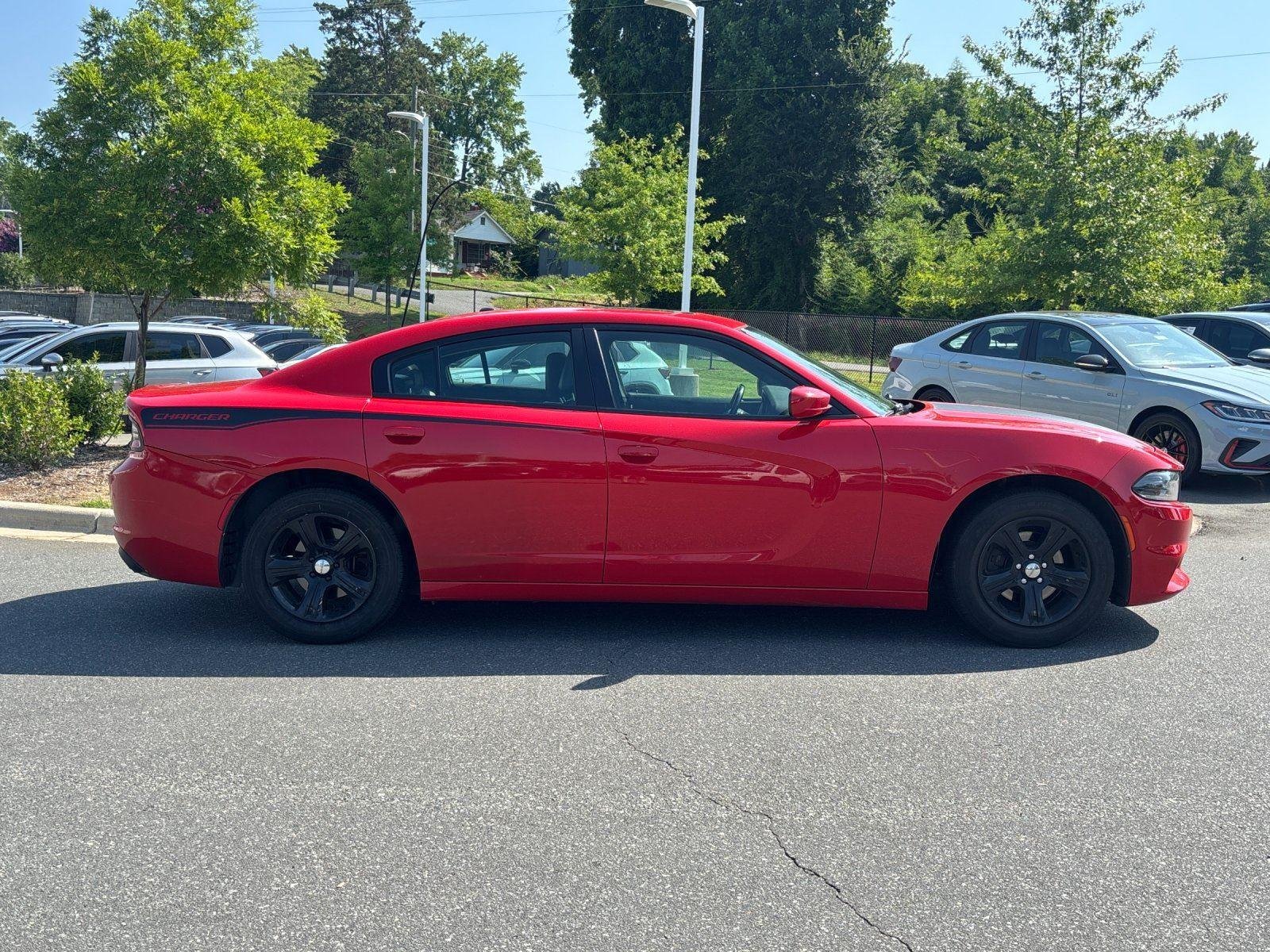 Used 2020 Torred Clearcoat Dodge SXT image 6