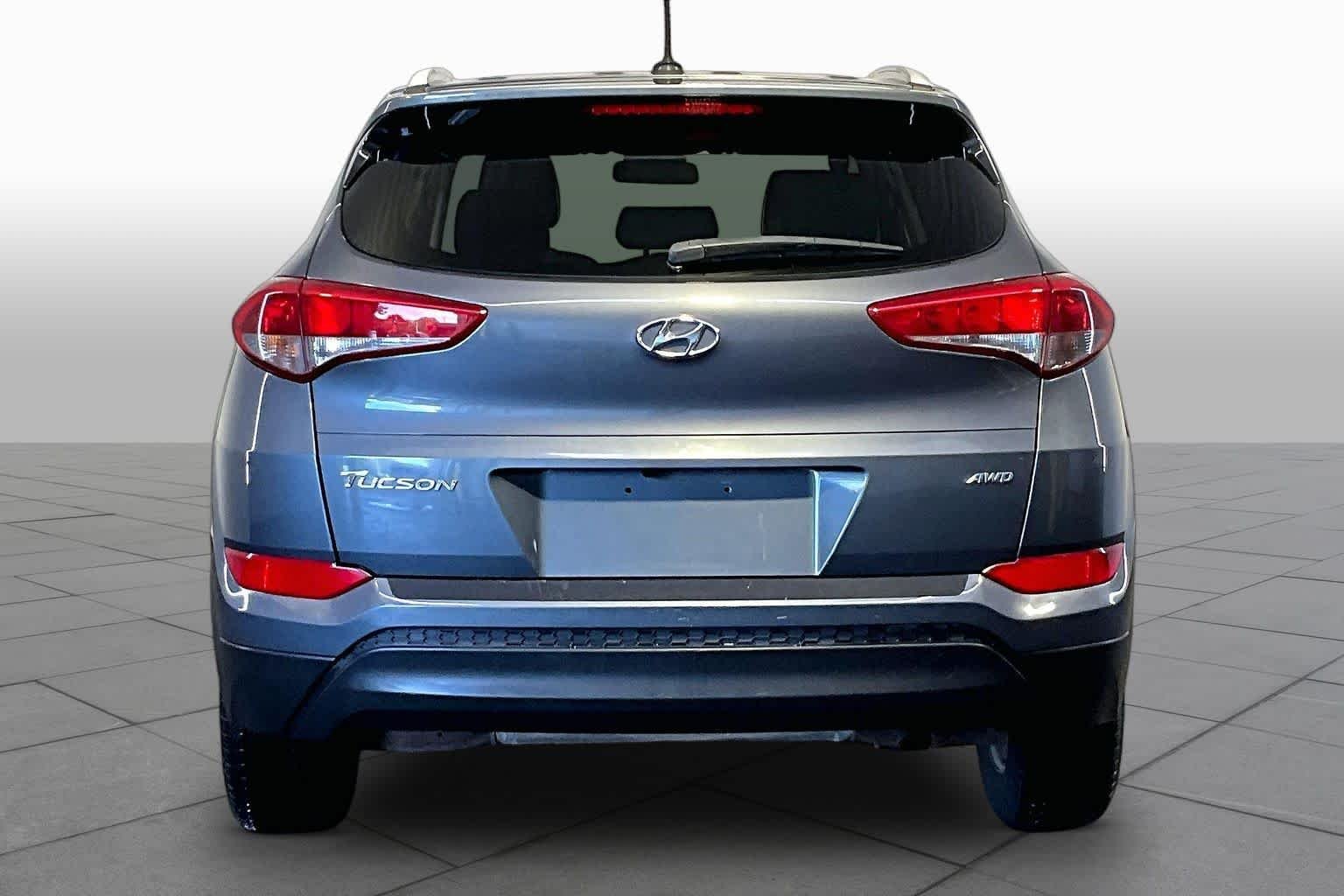 Used 2017 Coliseum Gray Hyundai SE image 5
