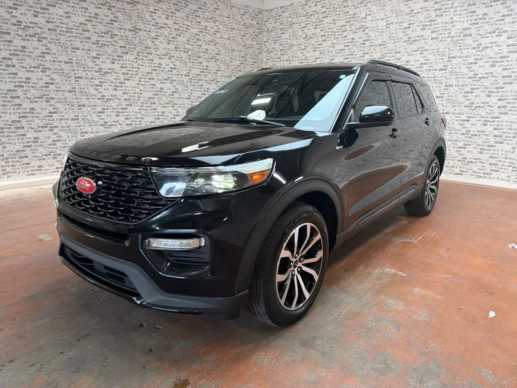 Used 2022 Agate Black Metallic Ford ST-Line image 3