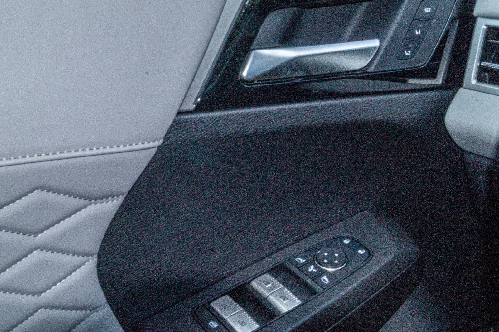 2025 Mitsubishi Outlander SEL Platinum Edition - Photo 23