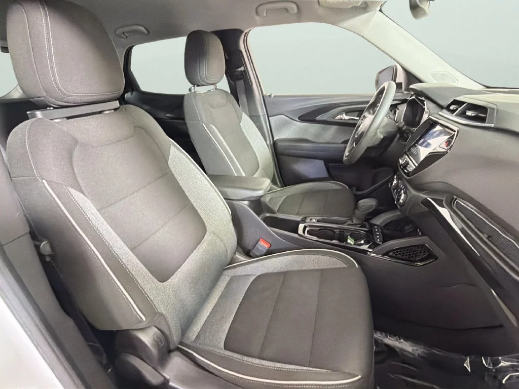 Used 2021 SUMMIT WHITE Chevrolet LT image 33