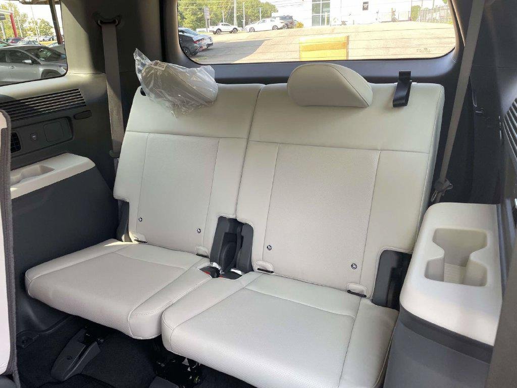 New 2027 Gray Hyundai SEL AWD image 13