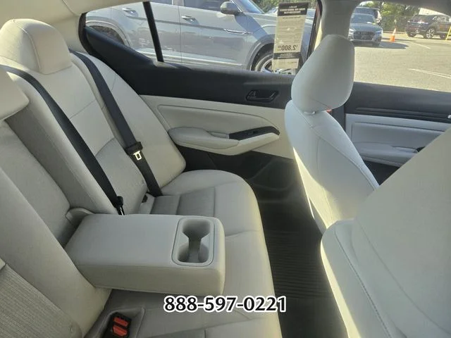 Used 2024 Scarlet NISSAN 2.5 SV image 10