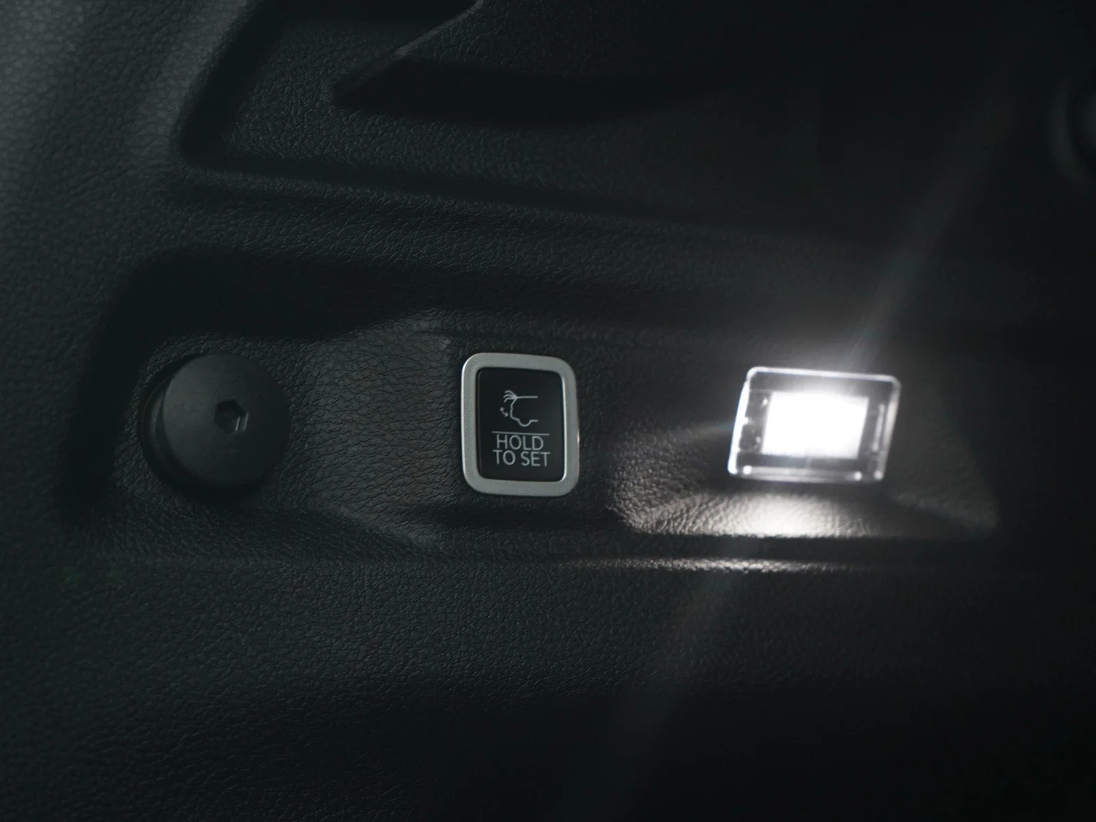Used 2025 Diamond Black Crystal Pearlcoat Jeep Altitude image 17