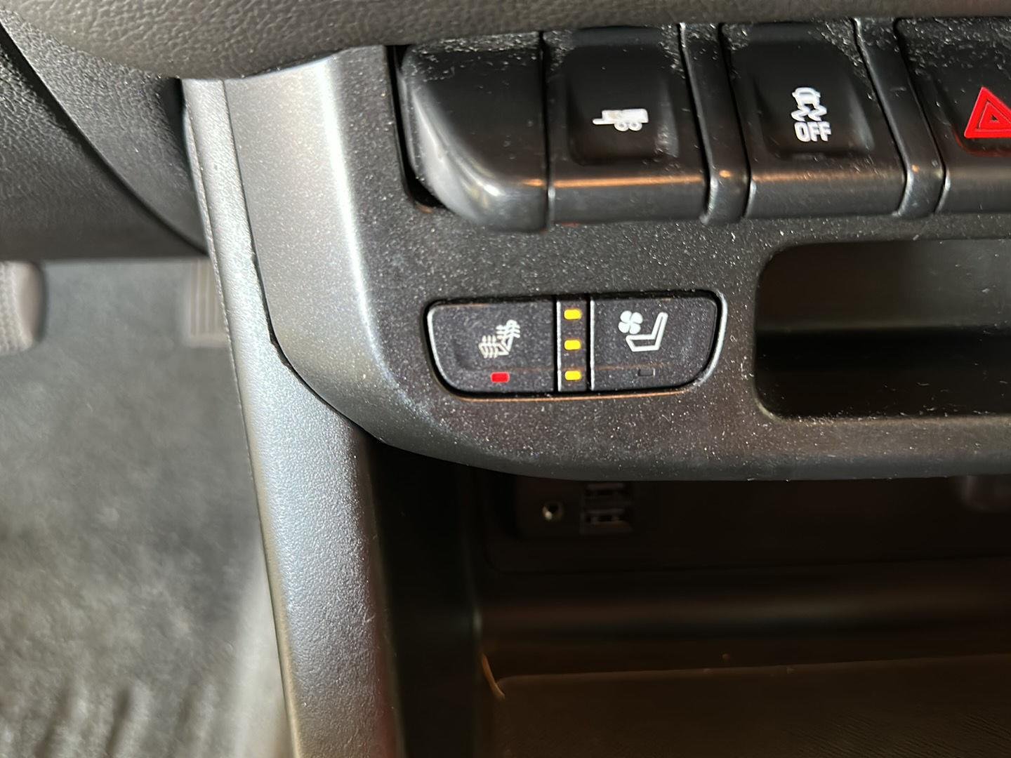 Used 2022 Onyx Black GMC 4WD Denali image 9