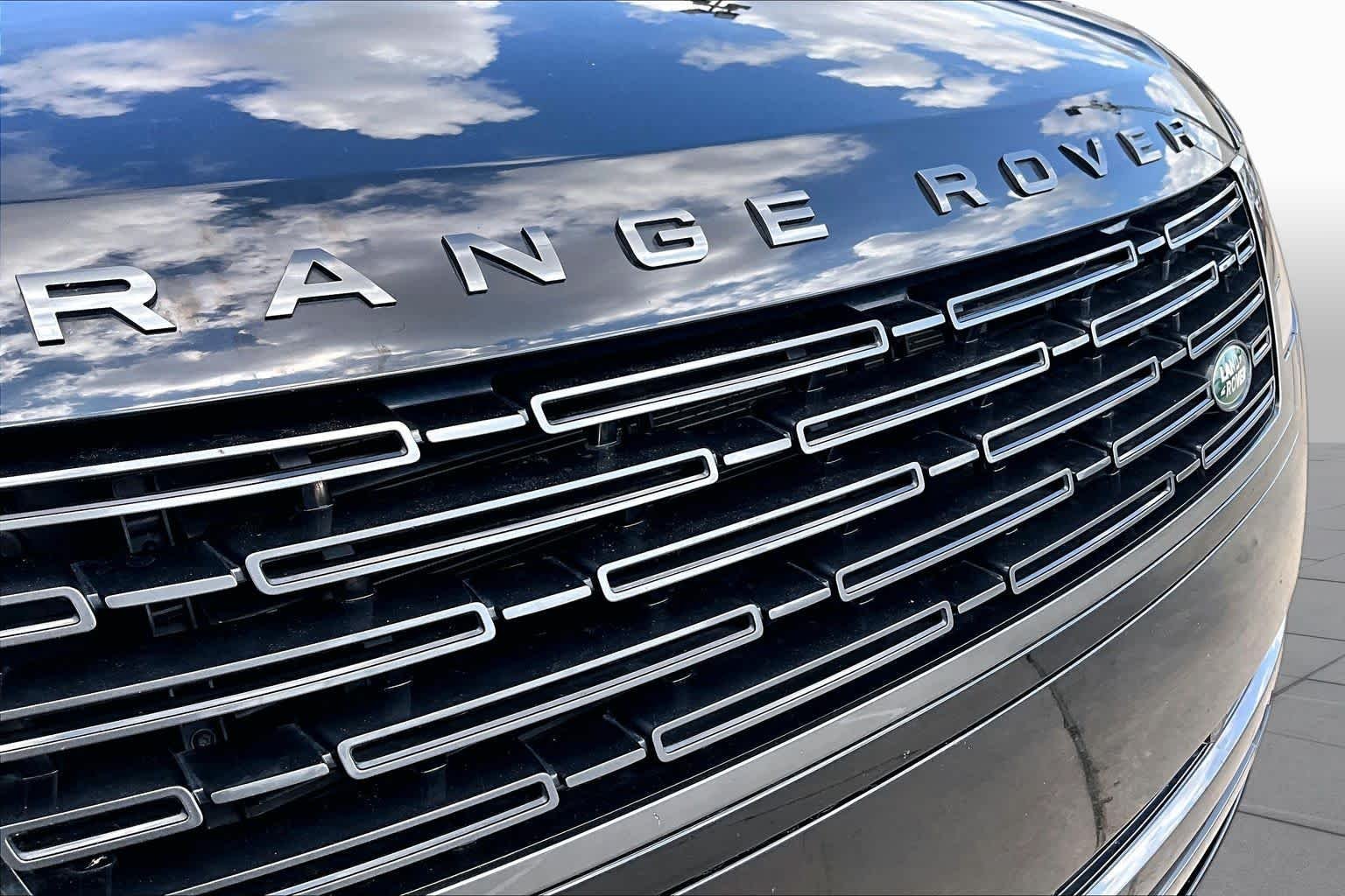 Used 2023 Santorini Black Metallic Land Rover SE image 30