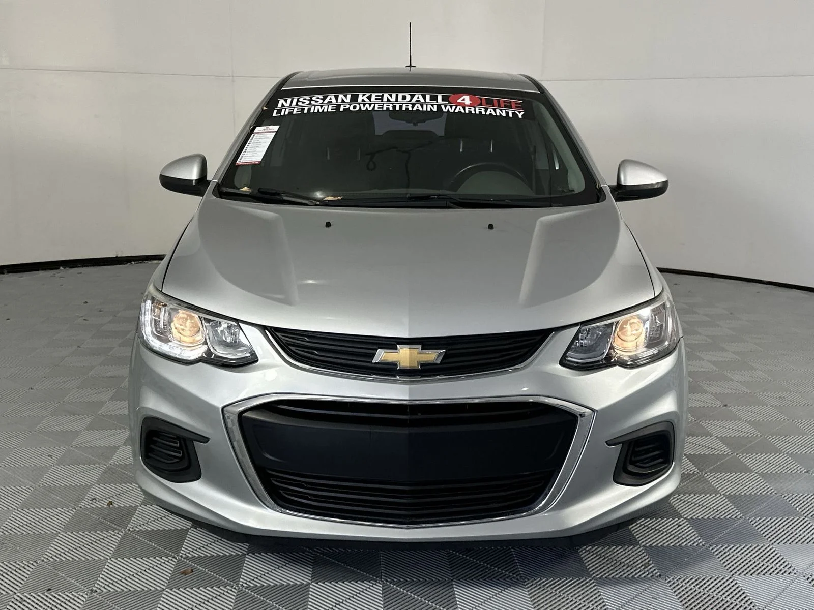 Used 2019 Silver Chevrolet Premier image 3