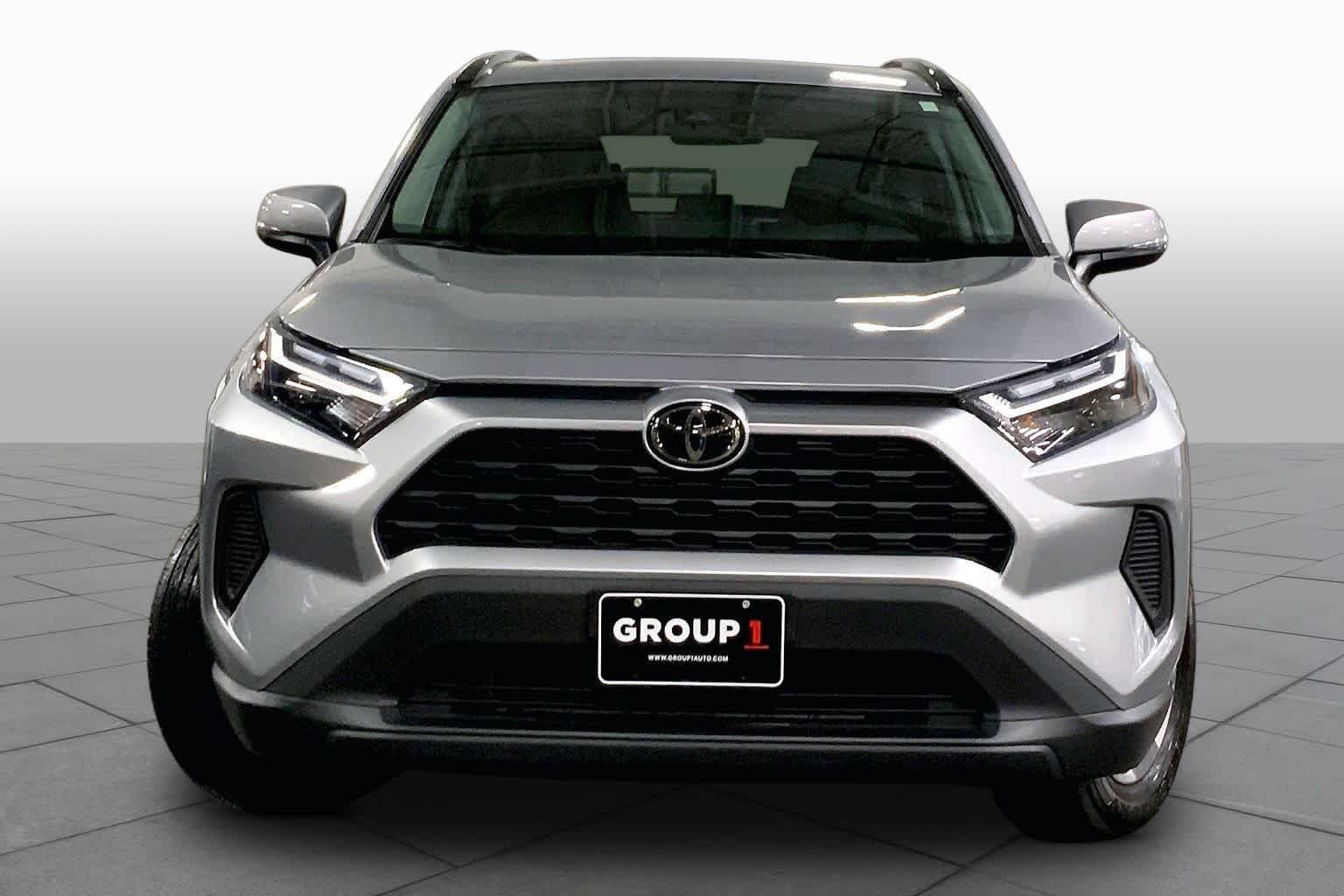 2025 Toyota RAV4 XLE - Photo 7