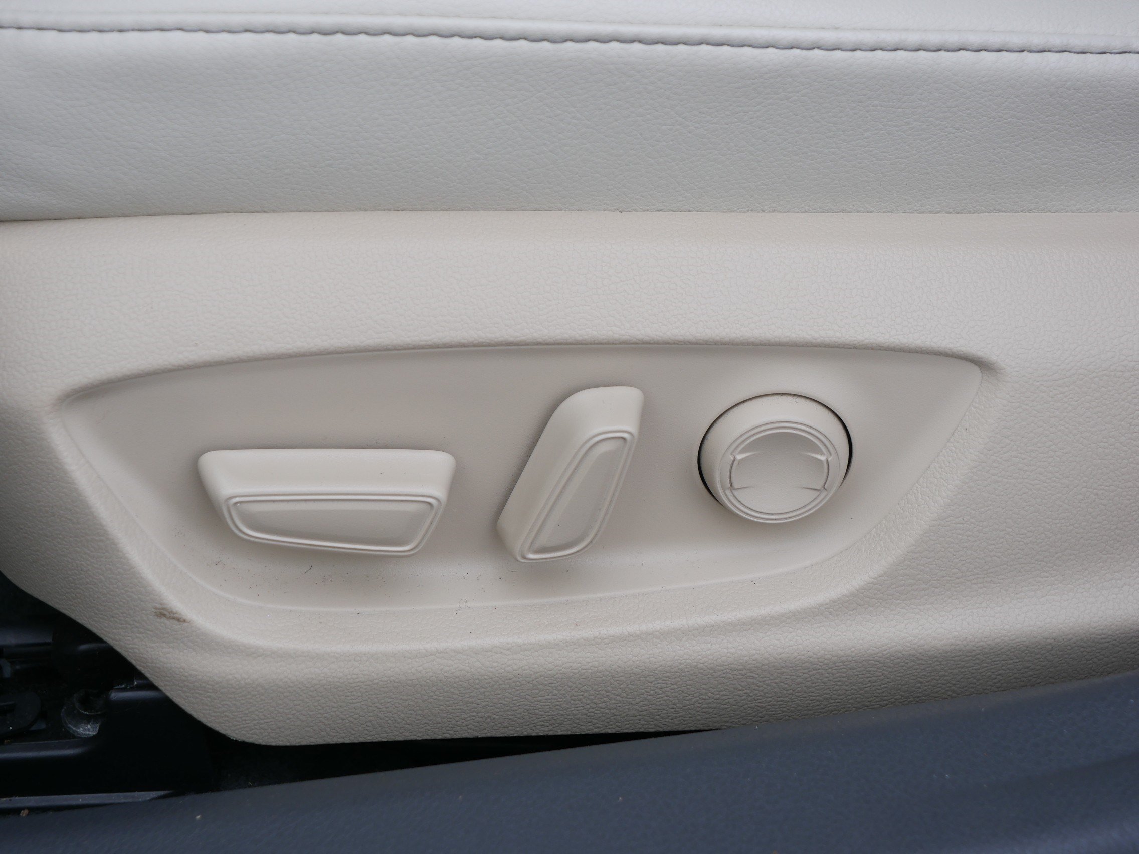 Used 2023 Wind Chill Pearl Toyota XLE image 20