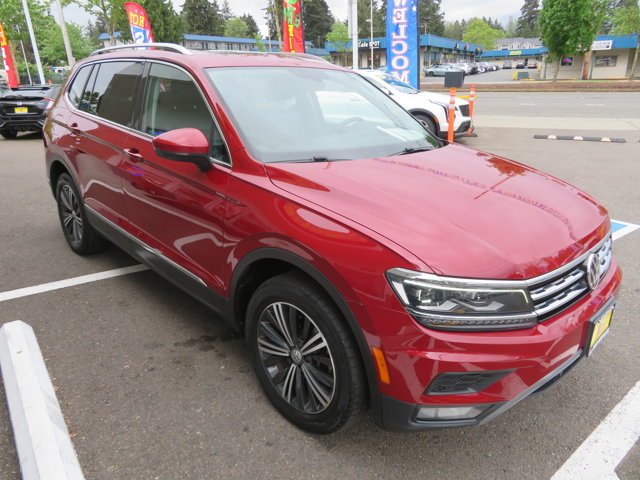 Used 2019 Cardinal Red Metallic Volkswagen SEL Premium image 6