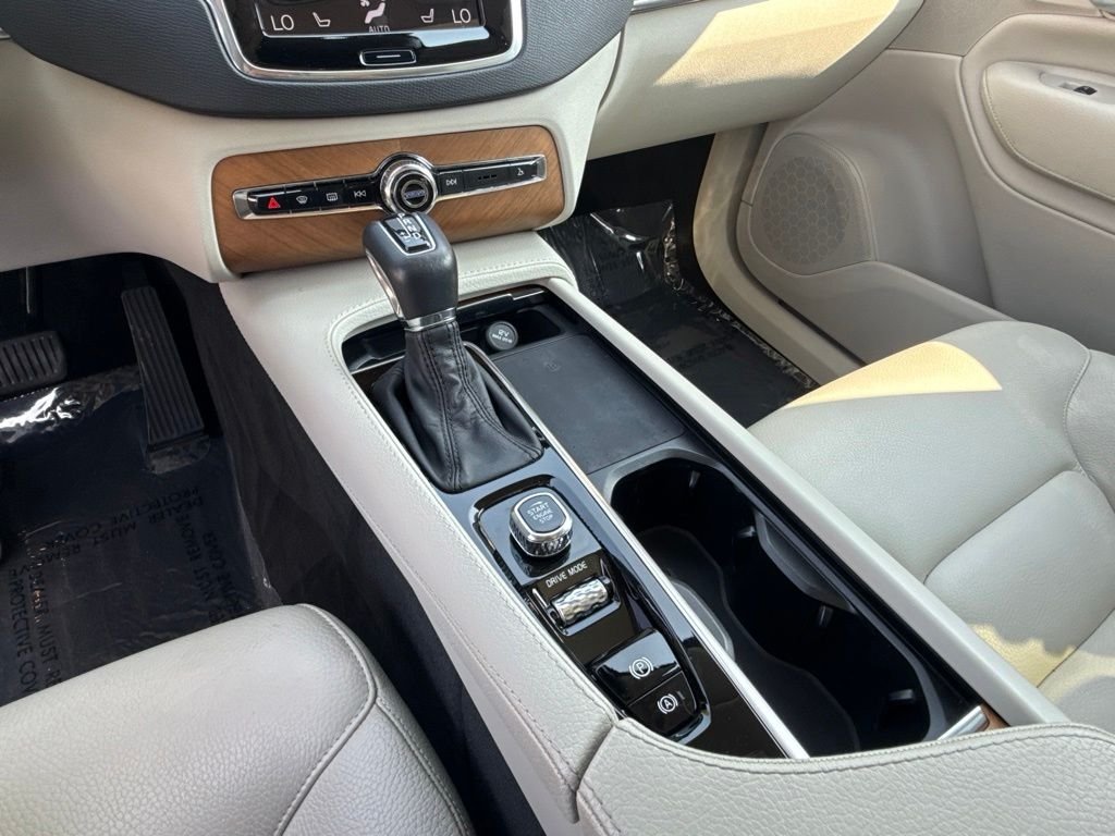 Used 2021 White Volvo T5 Momentum image 19