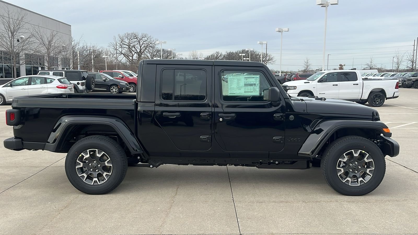 New 2026 Black Clear-Coat Exterior Paint Jeep Sahara image 9