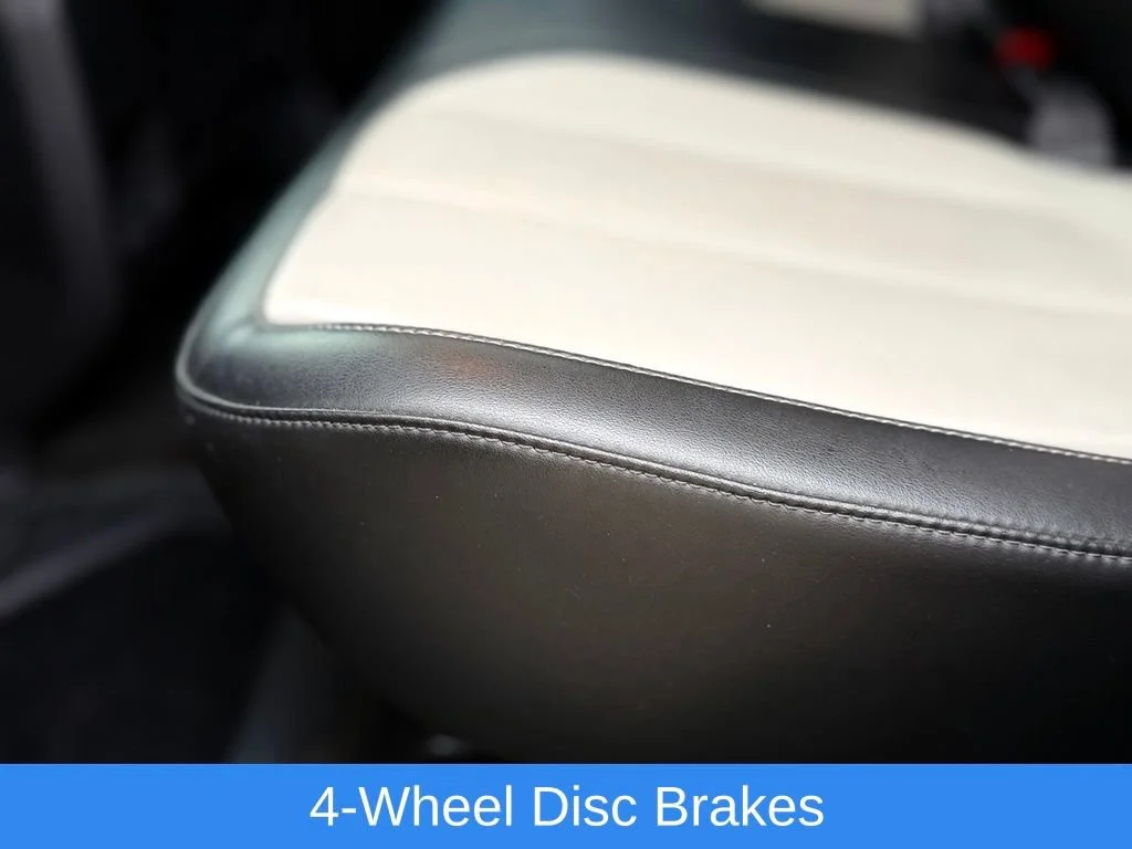 Used 2017 WHITE FROST TRICOAT GMC Denali image 21