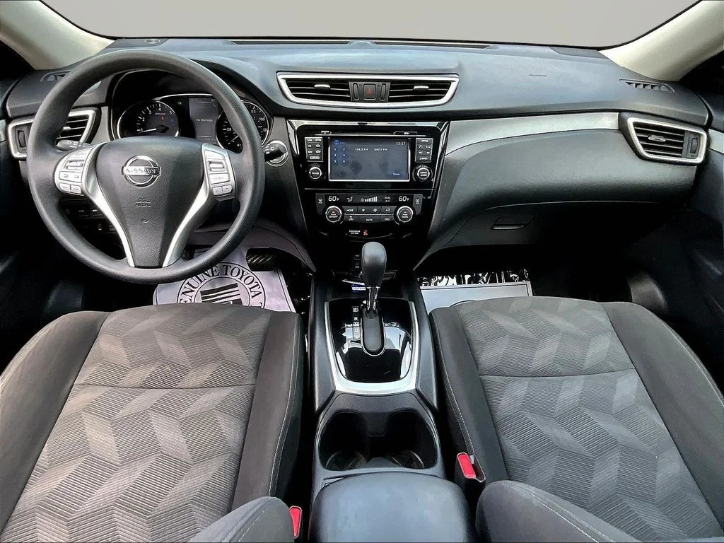 Used 2016 Brilliant Silver Nissan SV image 7