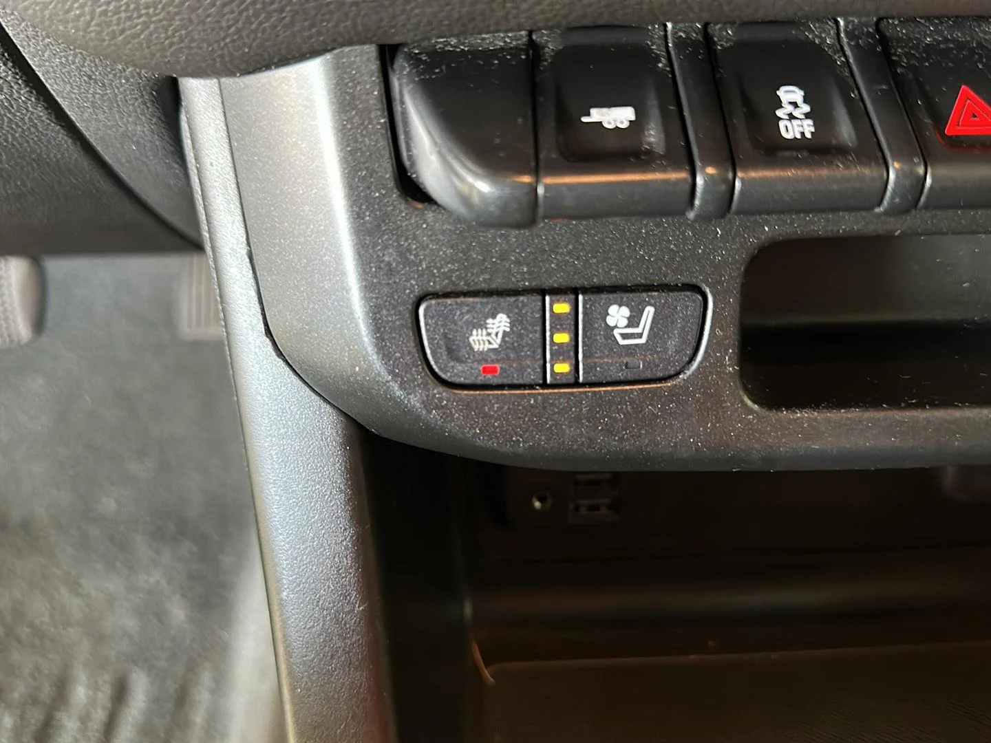 Used 2022 Onyx Black GMC 4WD Denali image 9