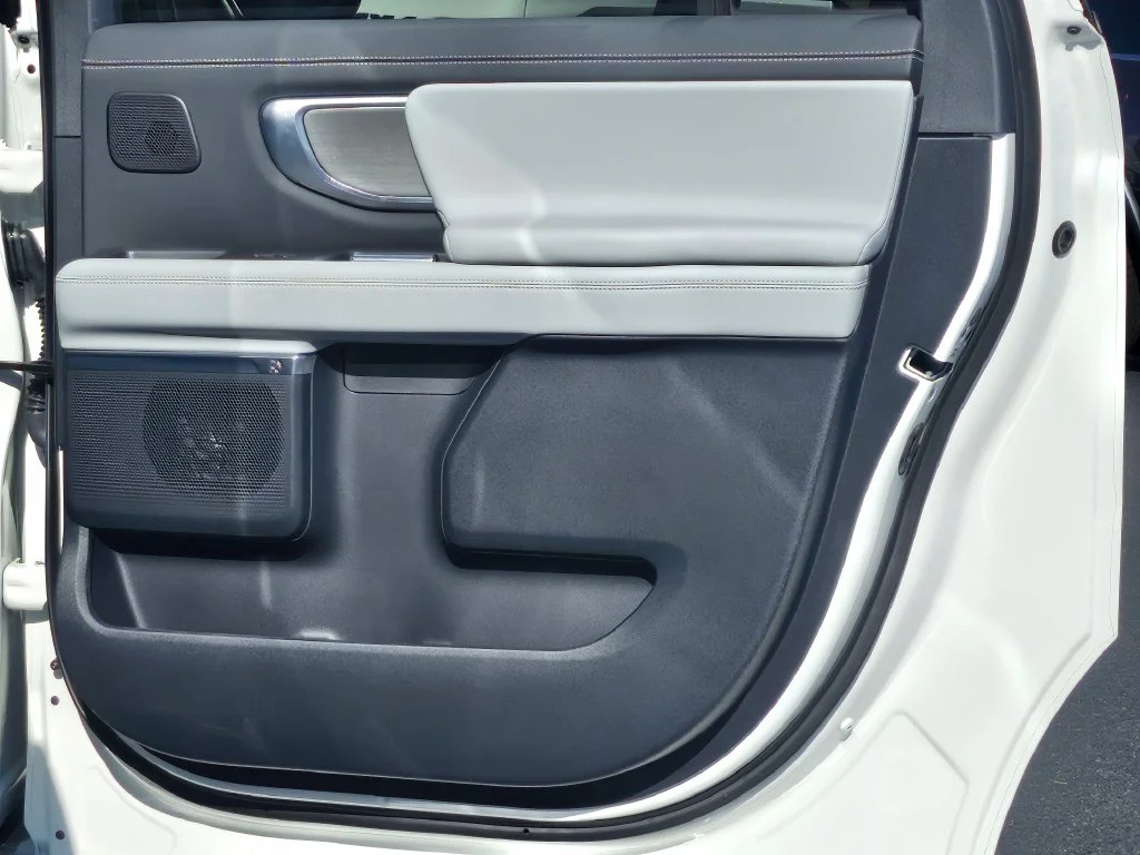 New 2027 White Ford Platinum image 40