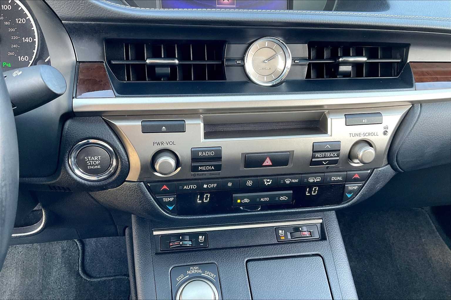 Used 2015 Atomic Silver Lexus  image 32