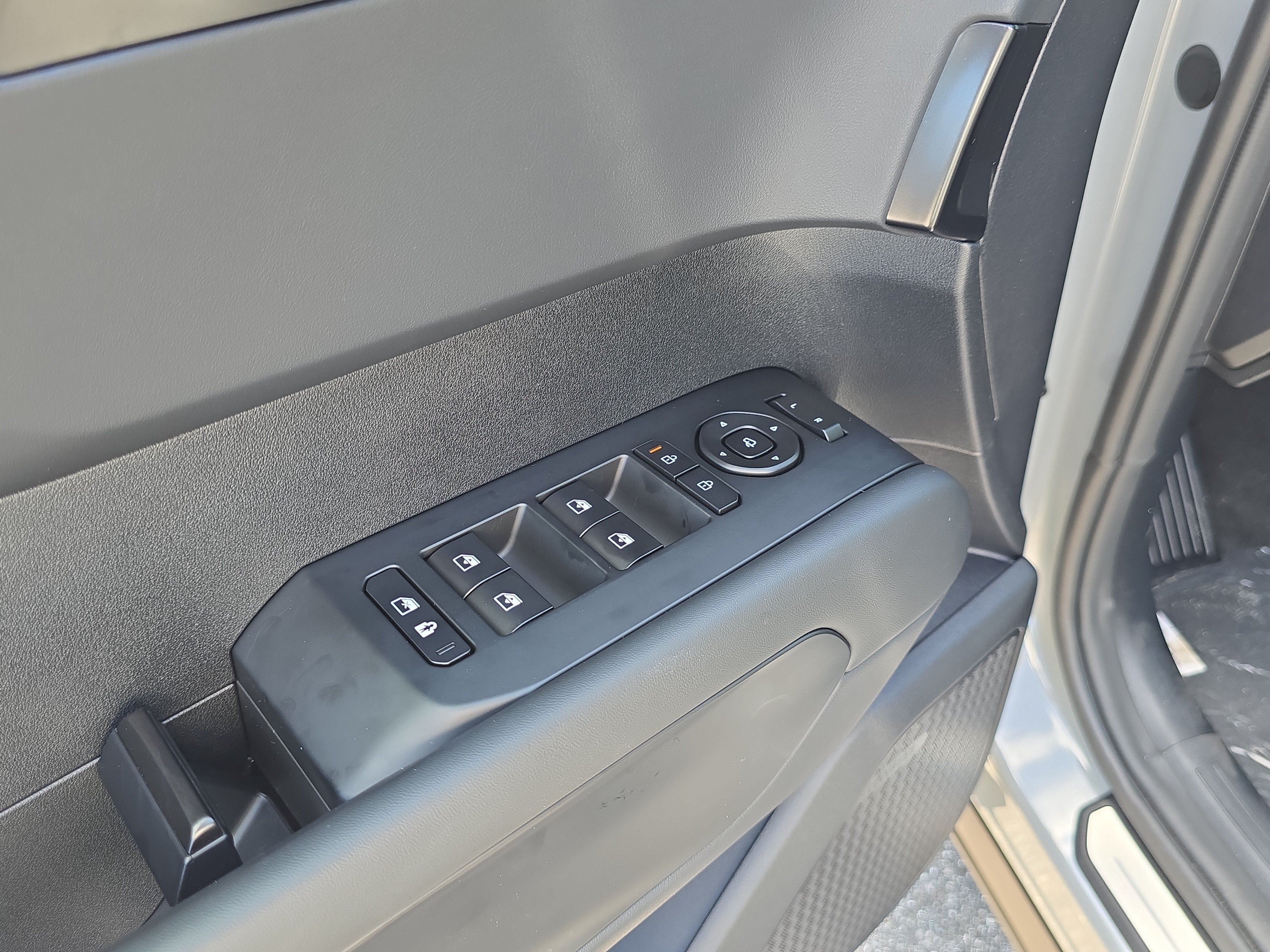 New 2027 Wolf Gray Kia X-PRO SX image 19