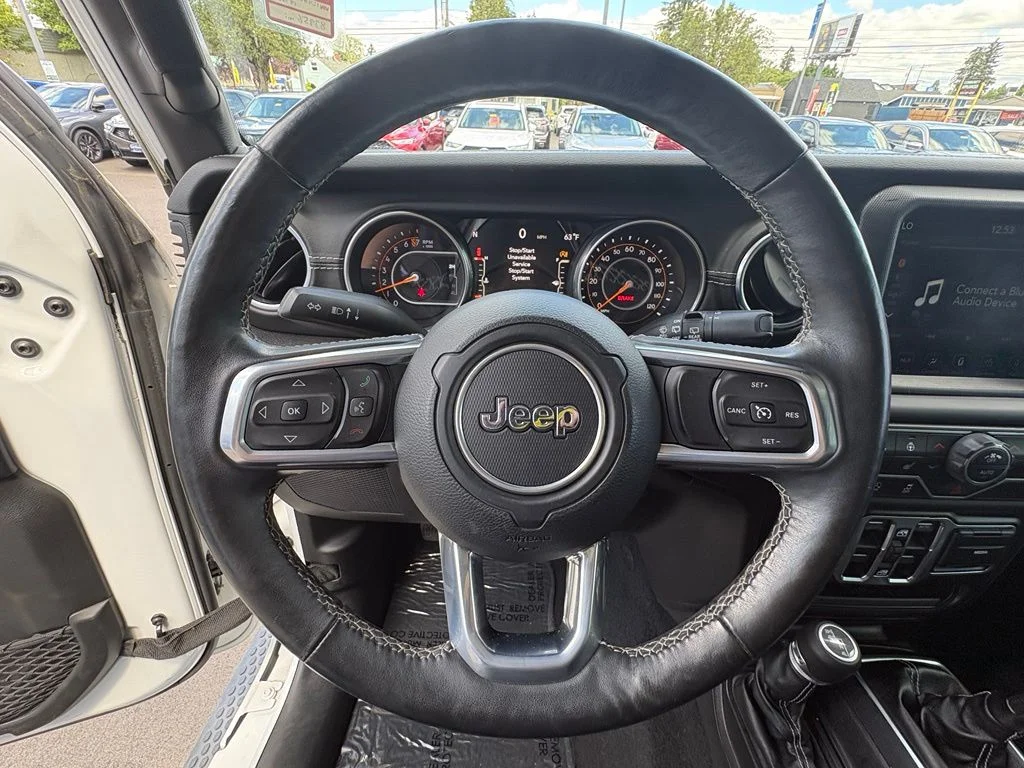 Used 2018 White Jeep Unlimited Sahara image 17
