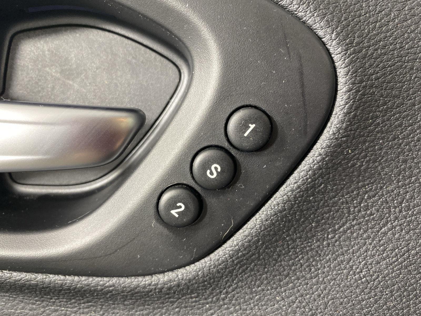 Used 2019 Blue Shade Pearlcoat Jeep Limited image 23