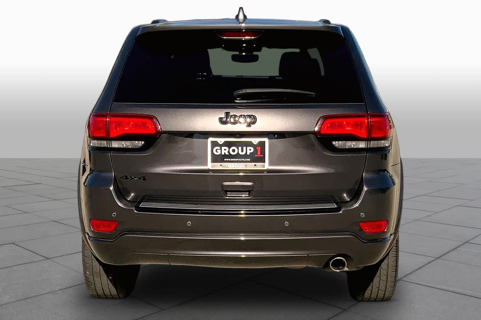 Certified Used 2018 Granite Crystal Metallic Clearcoat Jeep Altitude image 5