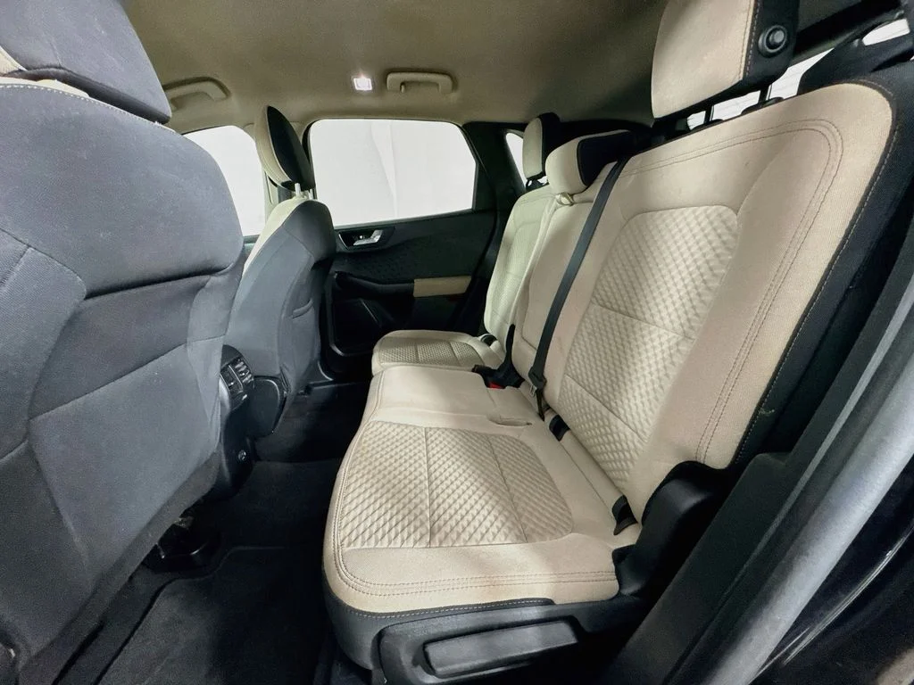Used 2020 Black Ford SE image 29