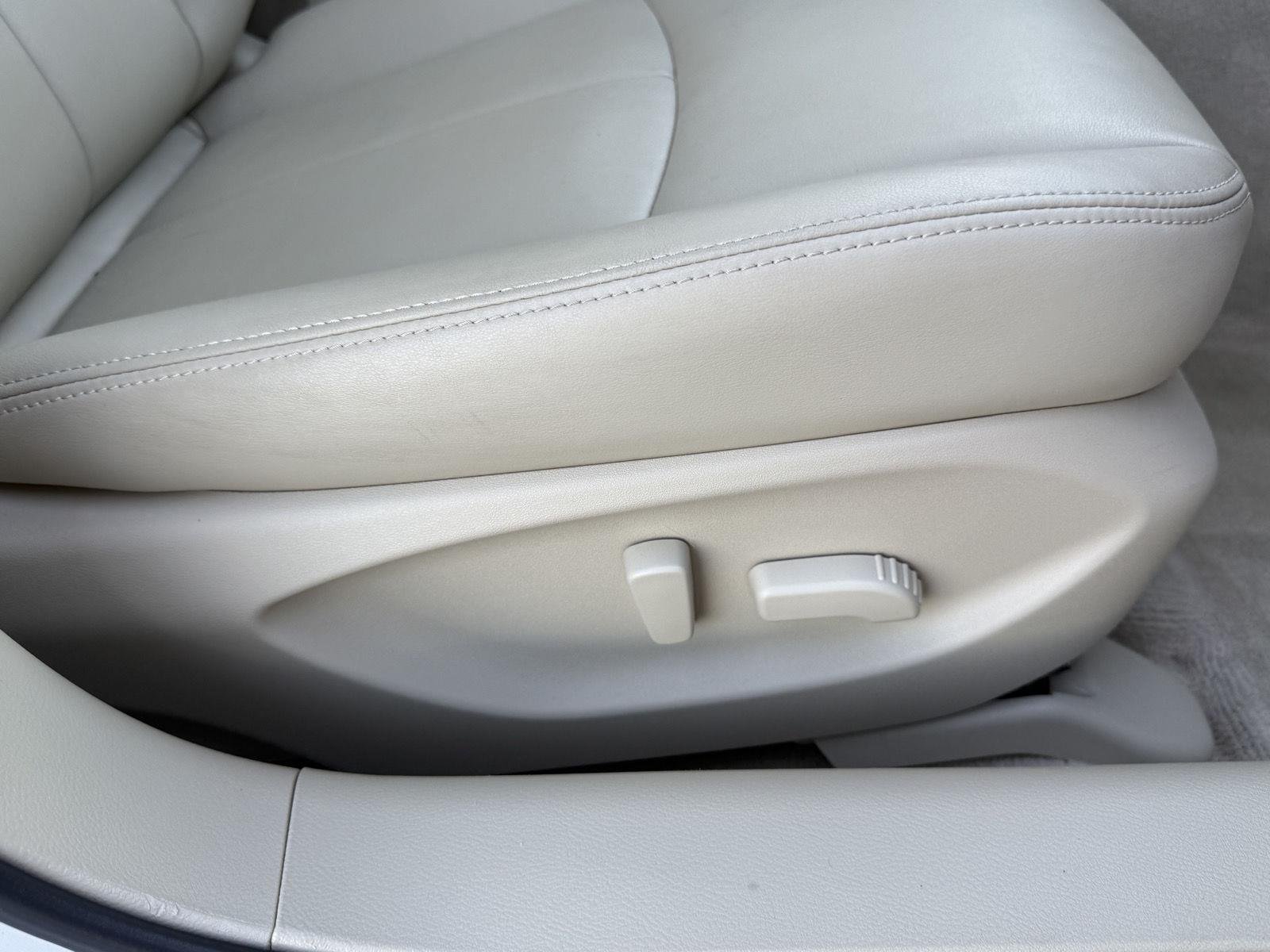 Used 2019 Majestic White INFINITI 3.0t LUXE image 11