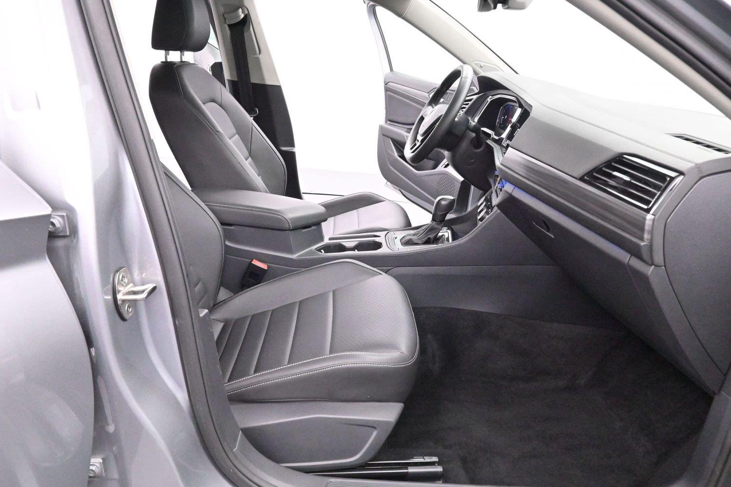 Used 2021 Pyrite Silver Metallic Volkswagen SEL image 30