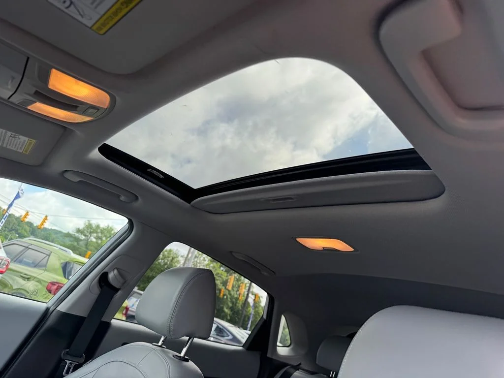 Used 2018 White Hyundai Limited image 16