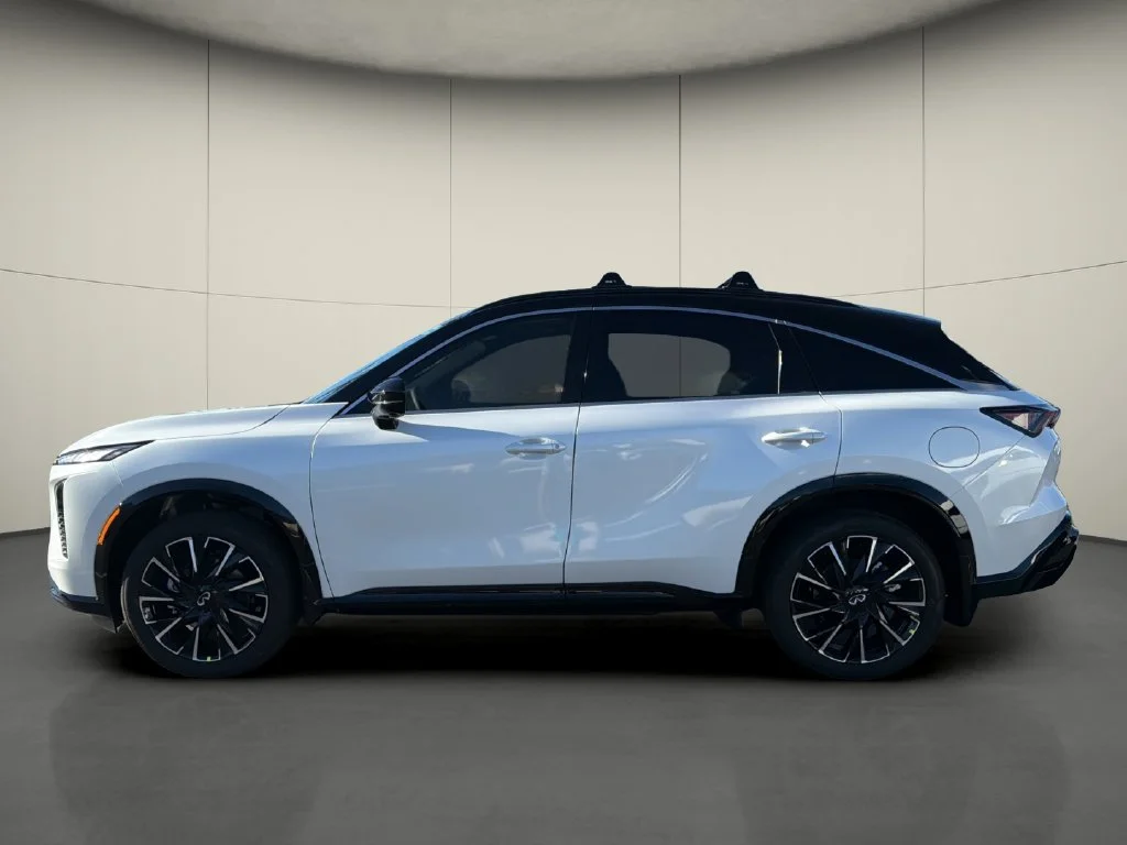 New 2027 2T RAD WHT INFINITI Autograph AWD image 4